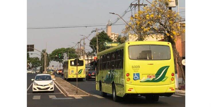 Decreto revoga proibição de idosos em ônibus no horário de pico