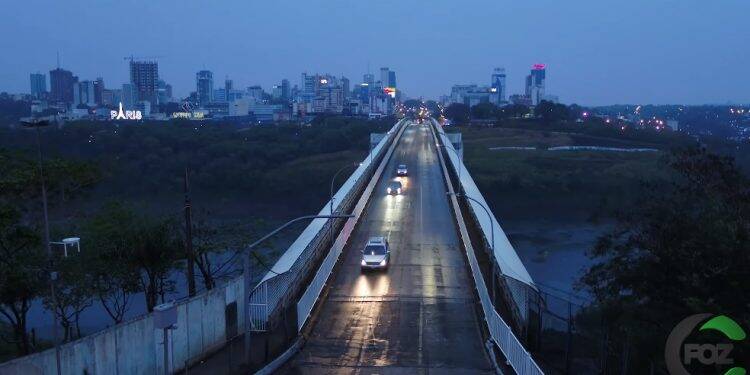 Cerca de 3,5 mil veículos passaram pela Ponte da Amizade no primeiro dia da reabertura