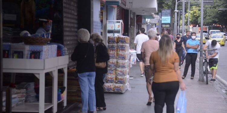 CNI: índice de confiança do consumidor permanece em queda