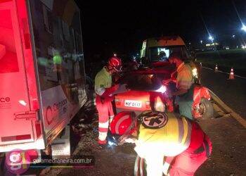 Acidente na BR-277 entre carro e caminhão deixa uma pessoa morta em Matelândia