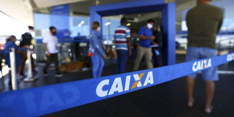 Caixa paga R$ 1,2 bi de auxílio emergencial para nascidos em abril