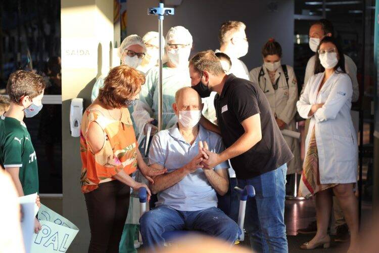 192 motivos para comemorar: Hospital Costa Cavalcanti celebra mais uma alta da covid-19