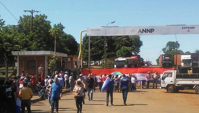 Comerciantes de Encarnación, no Paraguai, pedem abertura da fronteira com Argentina