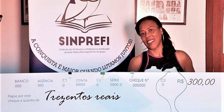 Sindicato dos Profissionais da Educação Municipal de Foz repassa r$ 30 mil em cheques para filiados