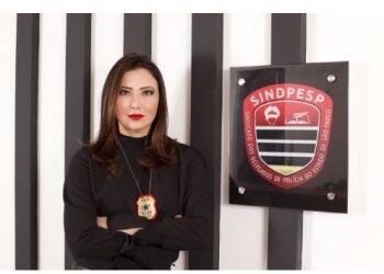 Black Friday: Delegada Raquel Gallinati ensina como se defender de golpes