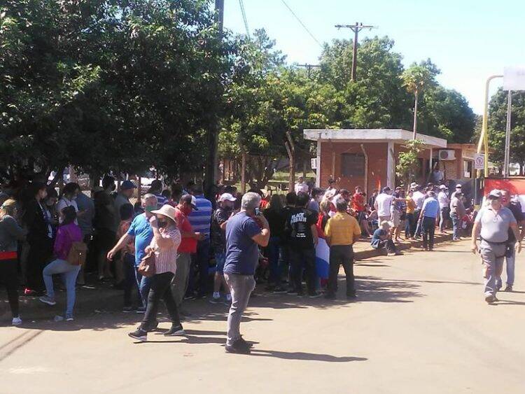 Comerciantes de Encarnación, no Paraguai, pedem abertura da fronteira com Argentina