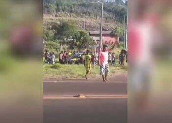 Indígenas roubam viatura da PRF em Nova Laranjeiras; vídeo
