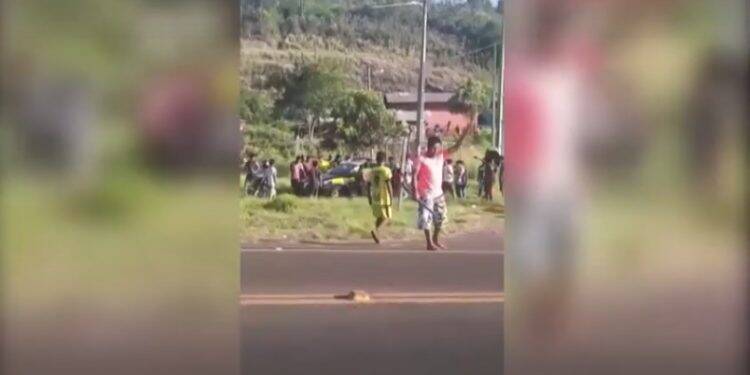 Indígenas roubam viatura da PRF em Nova Laranjeiras; vídeo