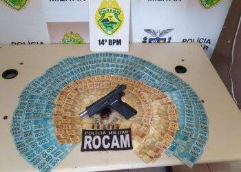 Homem é preso com arma e mais de 20 mil reais na Favela do Monsenhor