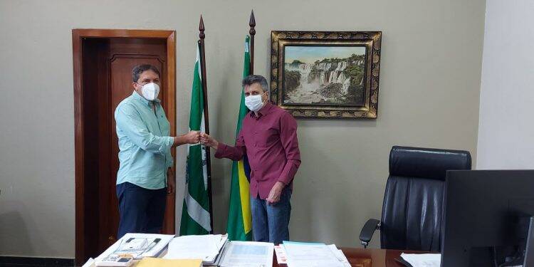 Prefeito Chico Brasileiro entrega cargo temporariamente para o vice Nilton Bobato