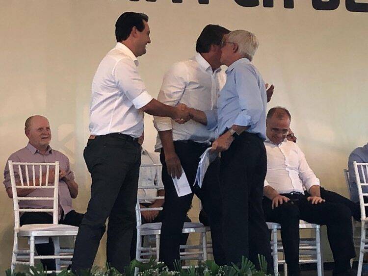 Em mais uma visita ao Paraná, Bolsonaro assina pacote de obras financiadas pela Itaipu