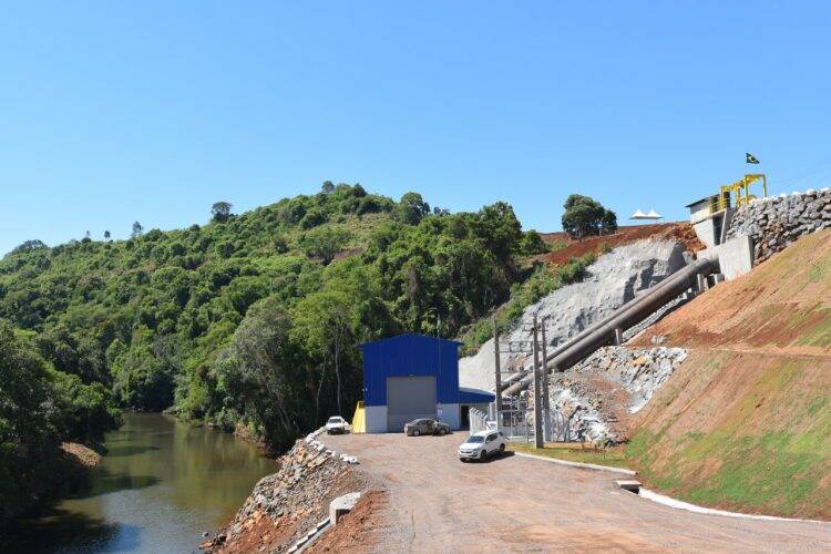 Em mais uma visita ao Paraná, Bolsonaro assina pacote de obras financiadas pela Itaipu