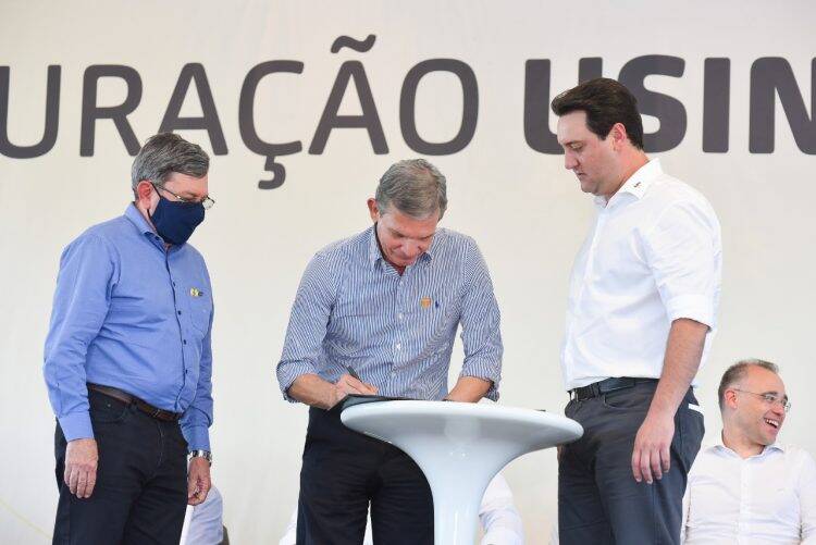 Em mais uma visita ao Paraná, Bolsonaro assina pacote de obras financiadas pela Itaipu