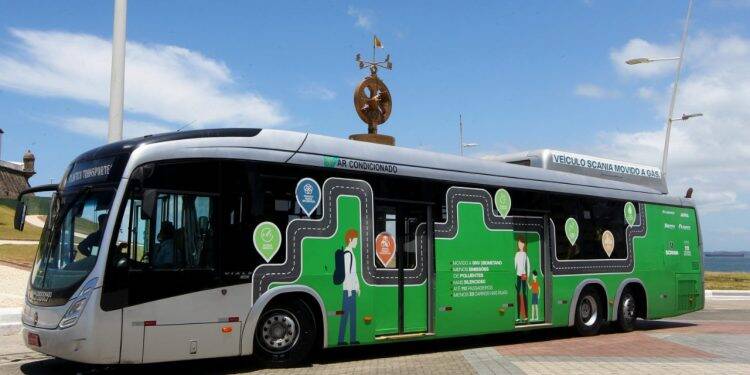 Ônibus movido a biometano produzido na Itaipu inicia fase experimental em Foz
