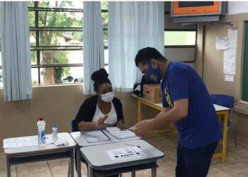 Sidnei Prestes (Republicanos) votou no Colégio Almirante Tamandaré