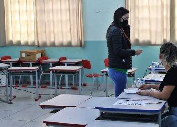 Tatiana Fruet (PROS) vota na Escola Municipal Augusto Werner