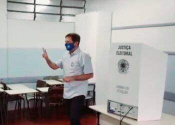 Chico Brasileiro (PSD) votou no Colégio estadual Mariano Camilo Paganoto