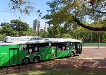 Ônibus sustentável é apresentado a passageiros de Foz do Iguaçu