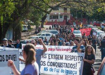 Educadores de Foz e região defendem greve com suspensão do trabalho presencial e remoto
