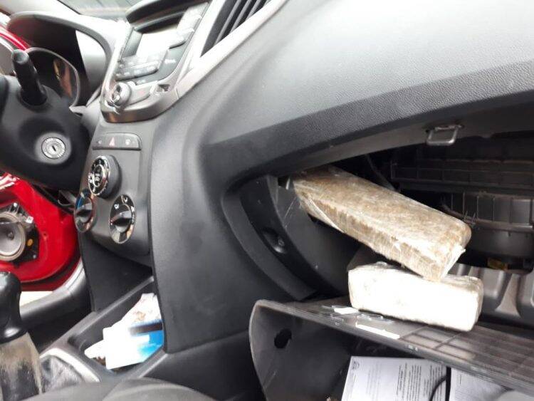 Polícia Federal prende três homens em flagrante por tráfico de drogas em Foz