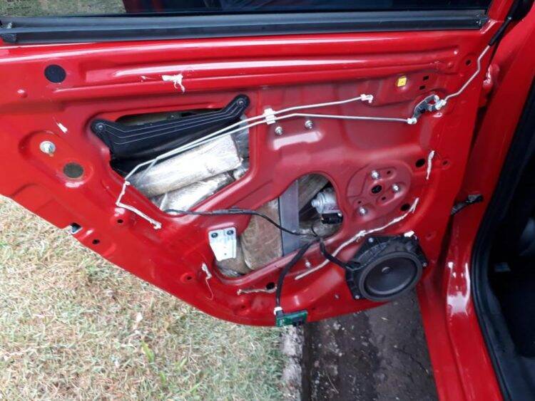 Polícia Federal prende três homens em flagrante por tráfico de drogas em Foz