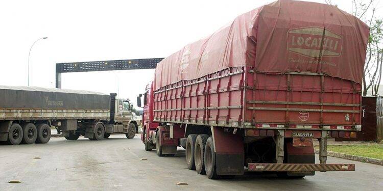 Campanha nacional alerta caminhoneiros sobre roubo de cargas