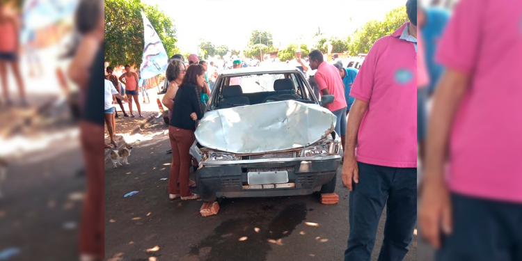 Carro desgovernado atropela nove pessoas durante passeata eleitoral no Paraná
