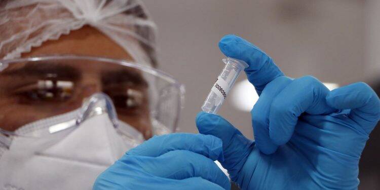 Média de mortes por covid-19 no país atinge menor patamar desde abril