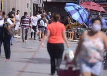 Expectativa de vida do brasileiro sobe para 76,6 anos