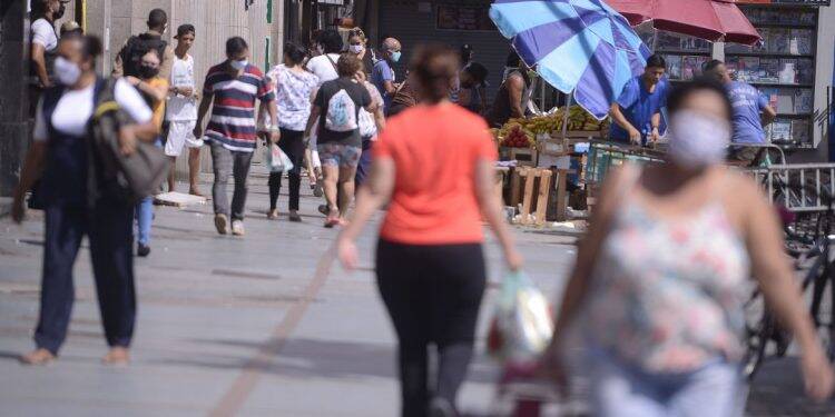 Expectativa de vida do brasileiro sobe para 76,6 anos