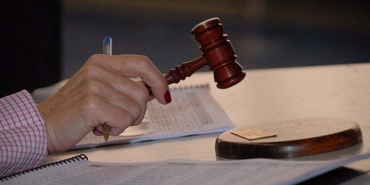 Leilão de veículos do Estado arrecada 567% a mais que o previsto