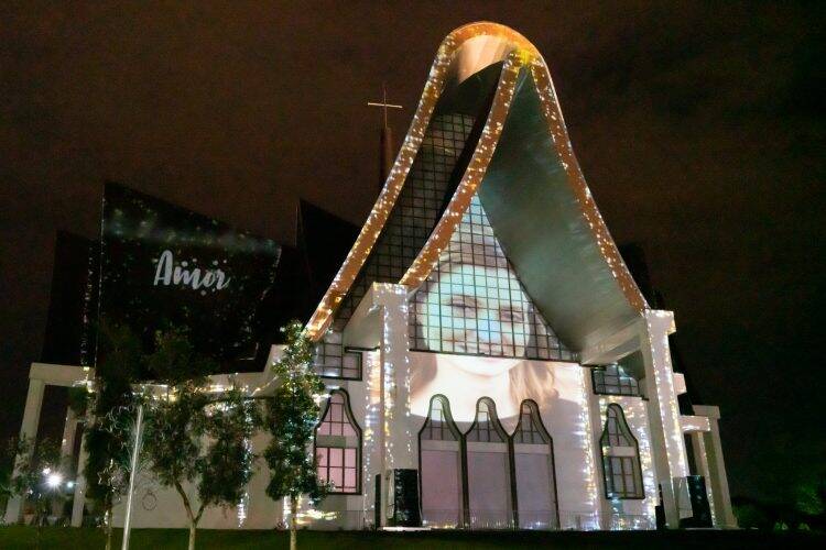 Aproveite o último fim de semana da projeção mapeada do Natal de Luzes da Itaipu