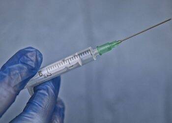 Autorização para vacina poderá ser dada em até 10 dias, diz Anvisa