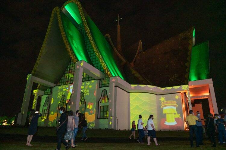 Aproveite o último fim de semana da projeção mapeada do Natal de Luzes da Itaipu