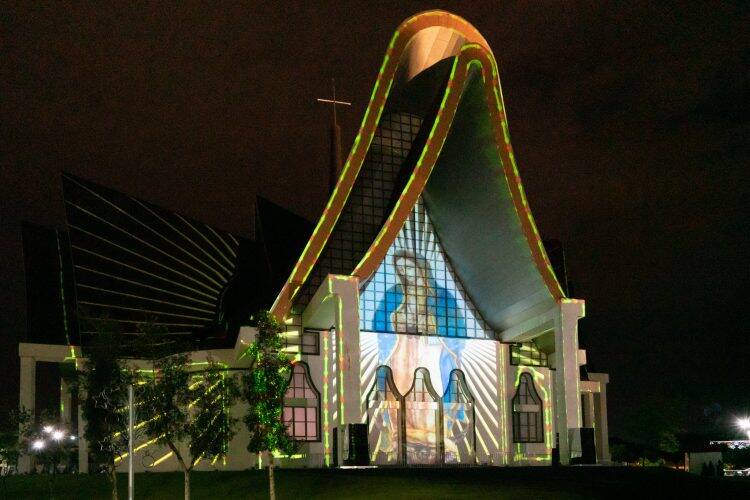 Aproveite o último fim de semana da projeção mapeada do Natal de Luzes da Itaipu