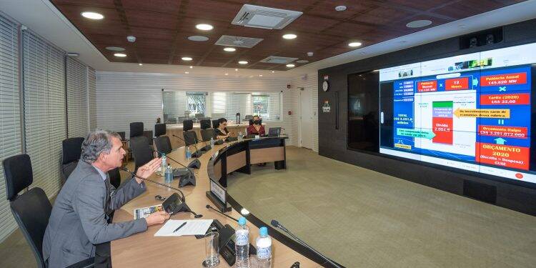 Mais de 60 lideranças políticas e empresariais do Paraná acompanham palestra de Silva e Luna