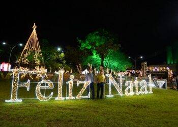 Natal de Luzes da Itaipu oferece espetáculo às famílias das muitas etnias de Foz