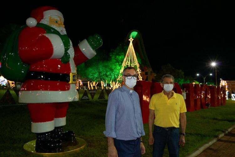 Natal de Luzes da Itaipu oferece espetáculo às famílias das muitas etnias de Foz