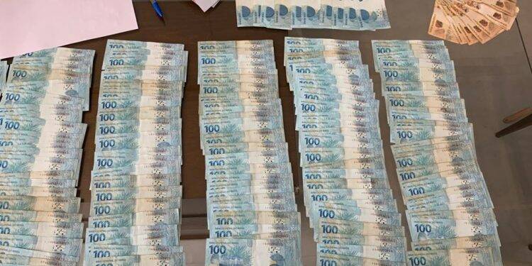 Com mandados cumpridos em Foz, PF mira grande organização criminosa que atua no contrabando de cigarros