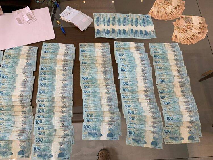Com mandados cumpridos em Foz, PF mira grande organização criminosa que atua no contrabando de cigarros
