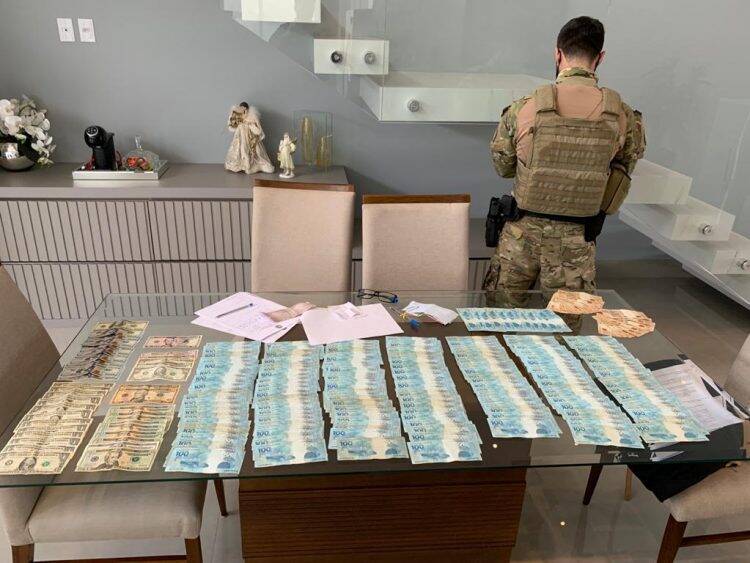 Com mandados cumpridos em Foz, PF mira grande organização criminosa que atua no contrabando de cigarros