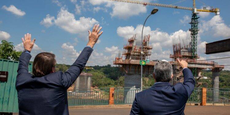 Em visita a Foz do Iguaçu, Bolsonaro reforça bom relacionamento com o Paraguai