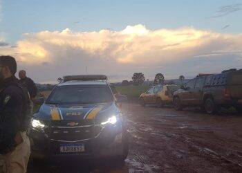 PRF e PM trocam tiros com quadrilha suspeita de roubo a bancos em Ponta Grossa