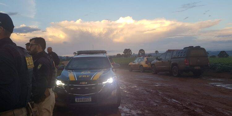 PRF e PM trocam tiros com quadrilha suspeita de roubo a bancos em Ponta Grossa