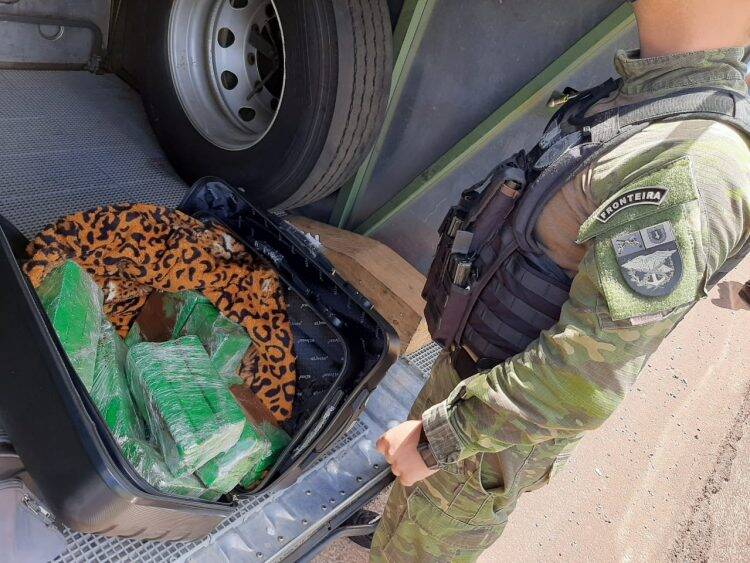 Homem é preso em Foz ao ser flagrado transportando maconha em ônibus