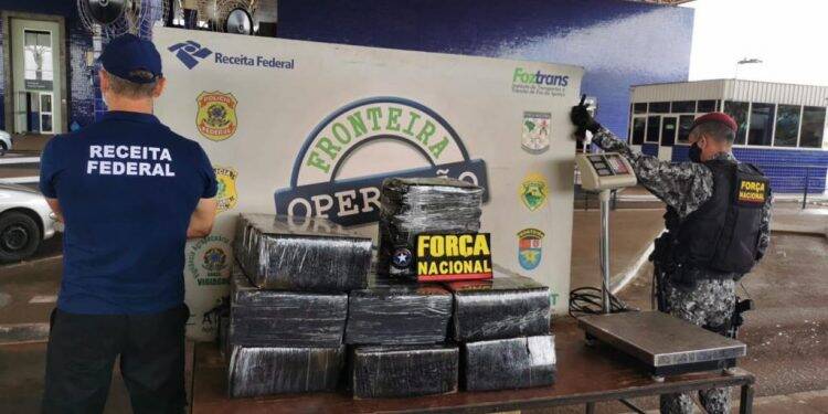 Receita Federal e Força Nacional apreendem 220 quilos de maconha na Ponte da Amizade