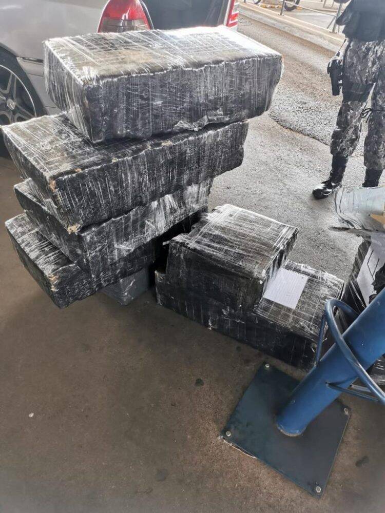 Receita Federal e Força Nacional apreendem 220 quilos de maconha na Ponte da Amizade