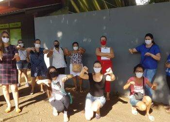 Comunidade e professores realizam ato de repúdio contra destituição de diretores em Foz