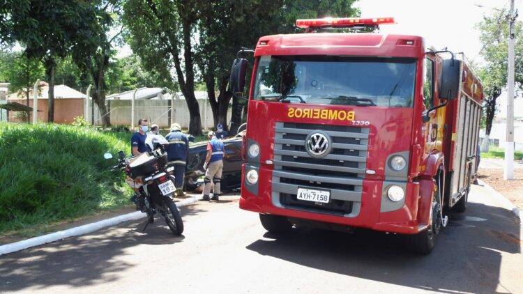 Homem morre após capotar veículo na Rua da República, no Parque Presidente