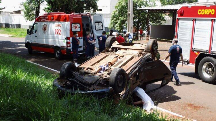Homem morre após capotar veículo na Rua da República, no Parque Presidente